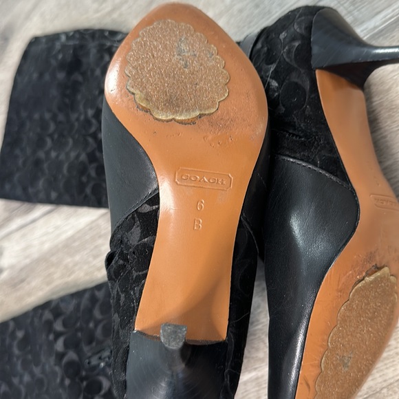 🎩 Coach pointed toe black boots size 6 embossed - Picture 5 of 11